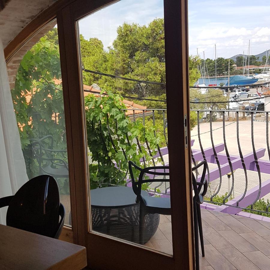 Jardin Kapetanova Kuca Lägenhet Veli Iž Exteriör bild